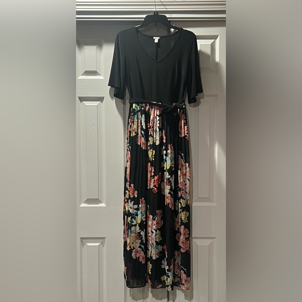 Chic Black Floral Maxi Dress
